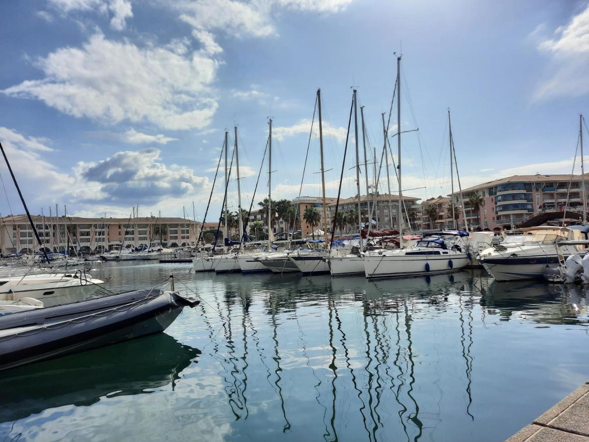 Coeur Marina Climatise Terrasse Parking Appartement Fréjus Buitenkant foto