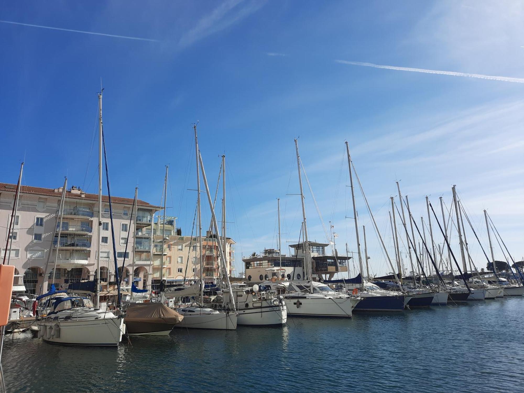 Coeur Marina Climatise Terrasse Parking Appartement Fréjus Buitenkant foto
